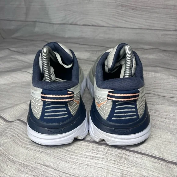 Hoka One One Women's 8 D (Wide) Bondi 7 Gray Running Shoes - Picture 4 of 7